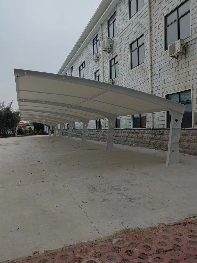 鄭州黃河濕地管理處膜結(jié)(jié)構(gòu)(gòu)車棚順利完工